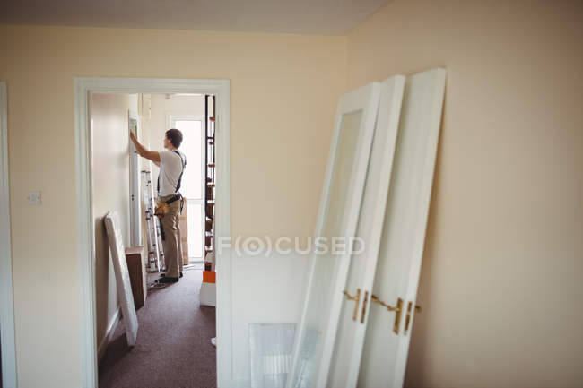 Carpenter working in new modern home — Stock Photo