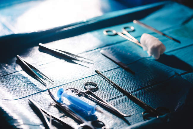 Surgical tools on surgical tray in operation room at hospital — Stock Photo
