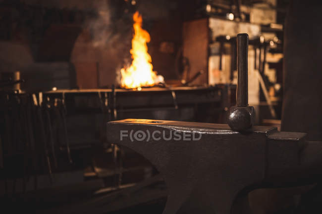 Close-up of blacksmith's hammer and anvil at work shop — Stock Photo