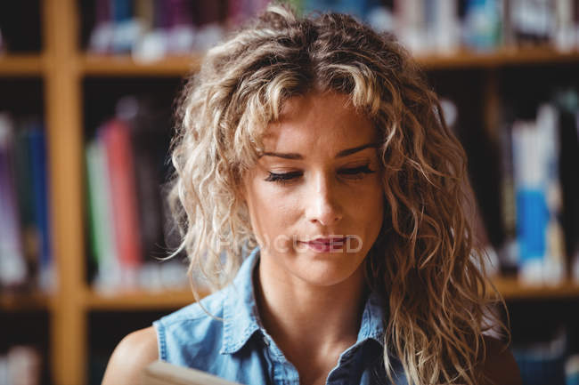 Portrait of Beautiful woman in library — Stock Photo