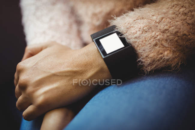 Midsection of woman wearing smart watch — Stock Photo