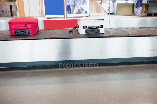 Luggage on the baggage carousel at airport terminal — Stock Photo
