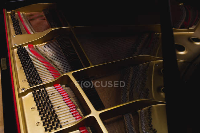 Close-up of open piano strings, full frame — Stock Photo