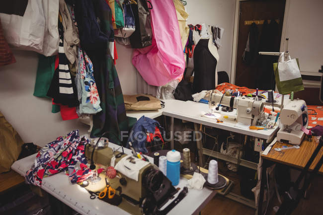 Machines in sewing area in studio — Stock Photo