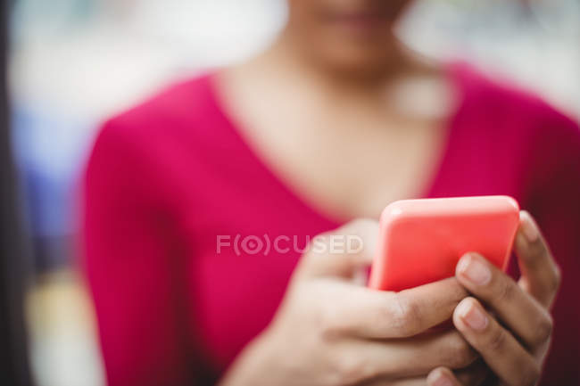 Cropped image of woman with smartphone at restaurant — Stock Photo