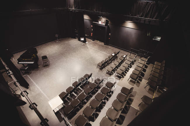 Vue de l'auditorium vide à l'école de musique — Photo de stock