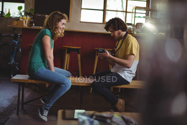 Couple adjusting camera in workshop — Stock Photo