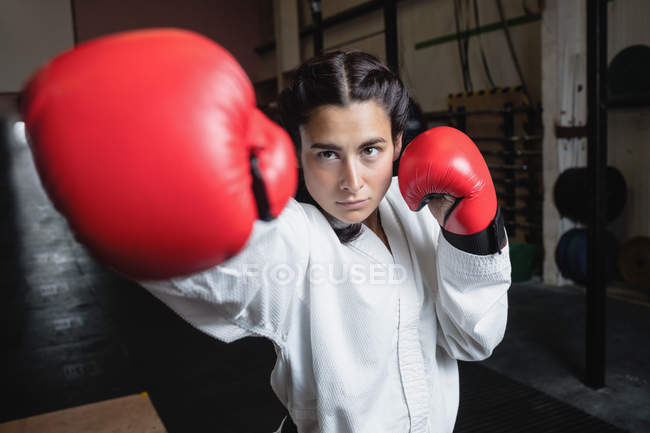 Selective focus of Woman in boxing gloves at fitness studio — Stock Photo