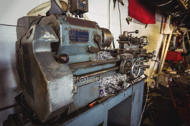 Drehmaschine in der industriellen mechanischen Werkstatt — Stockfoto