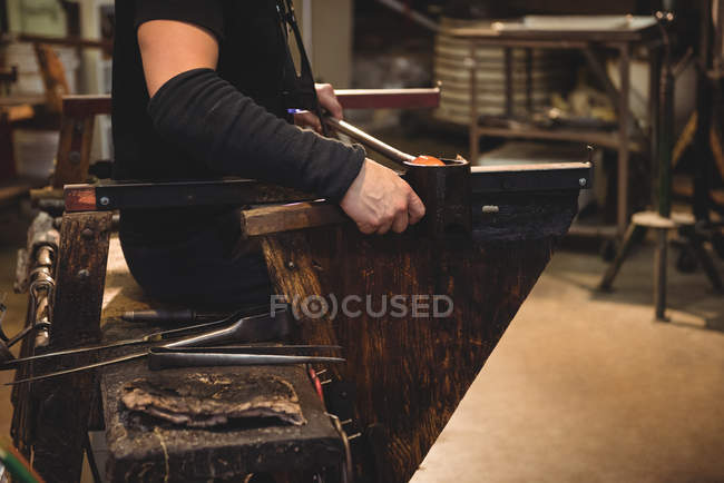 Cropped image of Glassblower forming and shaping molten glass at glassblowing factory — Stock Photo