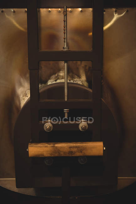 Крупним планом скляні інструменти на скляній фабриці — стокове фото