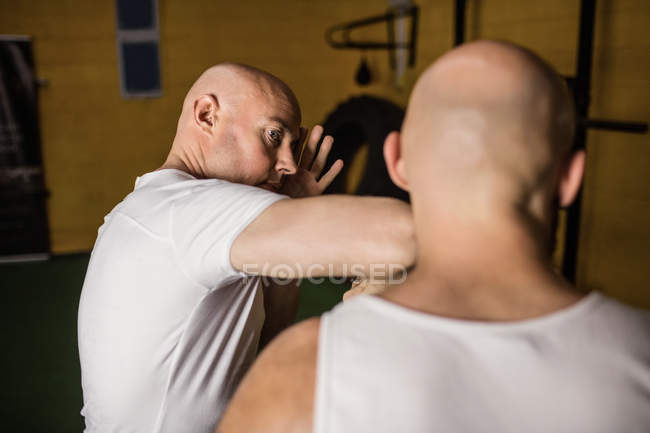 Selective focus of Thai boxers practicing boxing in gym — Stock Photo