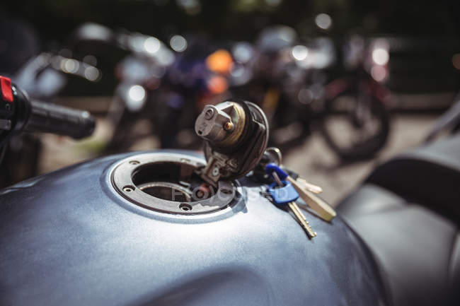 Fuel tank of motor bike with keys at workshop — Stock Photo