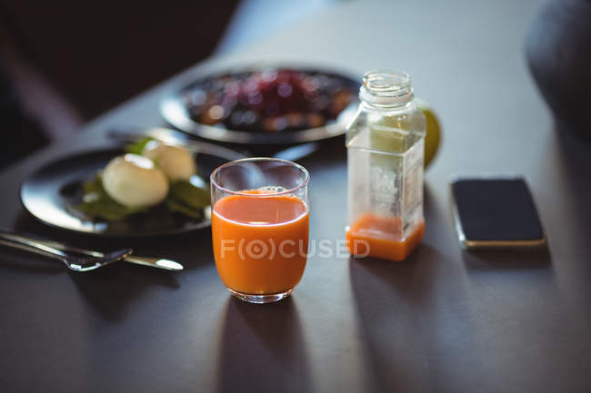 Primo piano della colazione sul tavolo — Foto stock