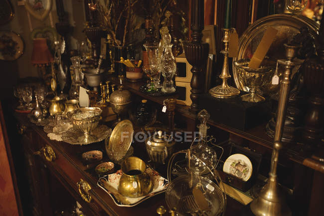 Various vintage equipment arranged in showcase at antique shop — Stock Photo