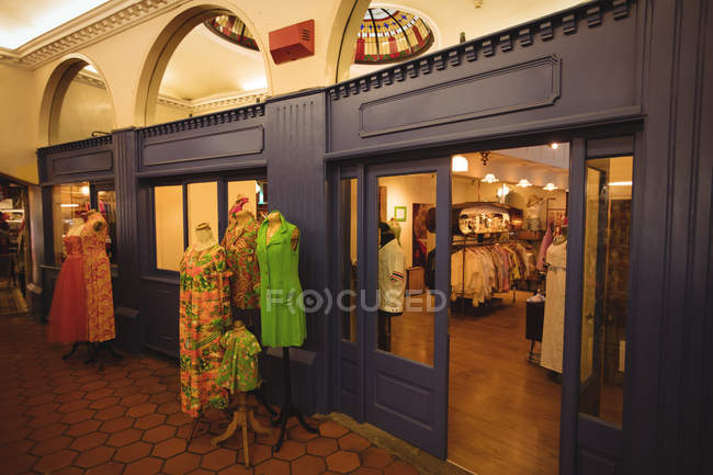 Various mannequins with clothes at apparel store — Stock Photo