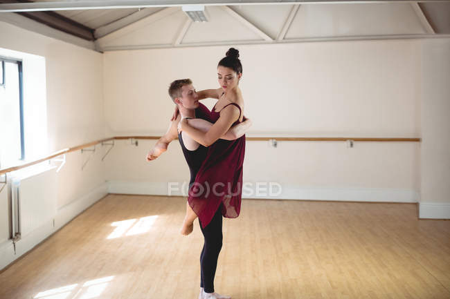 Ballet partners dancing together in modern studio — Stock Photo