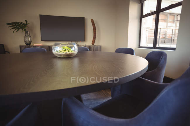 Blick auf modernen Besprechungsraum im Büro — Stockfoto