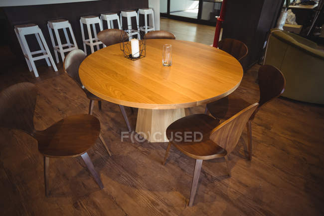 Tavolo moderno ufficio caffetteria — Foto stock