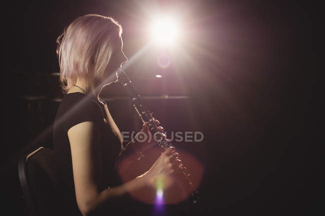 Woman playing a clarinet in music school — Stock Photo