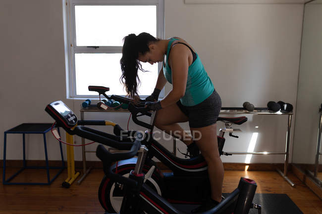 Young female boxer exercising on machine — Stock Photo