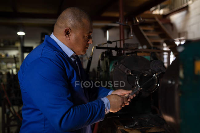 Side view of male worker working in glass factory — Stock Photo