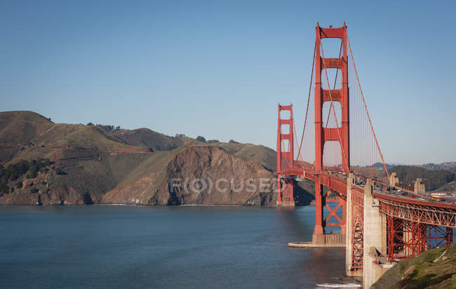 Fotografia da ponte dourada do portão no dia ensolarado — Fotografia de Stock