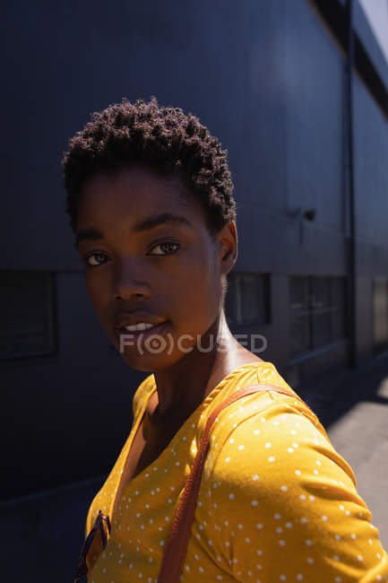 Portrait of beautiful young African American woman standing in the city street — Stock Photo