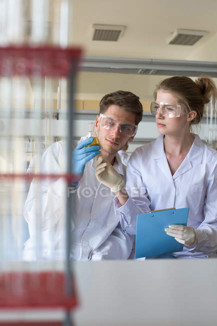 University students performing experiment in lab — Stock Photo