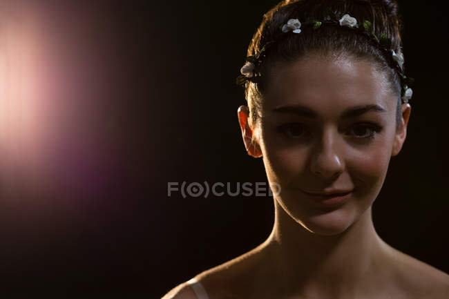 Porträt einer lächelnden Ballerina — Stockfoto