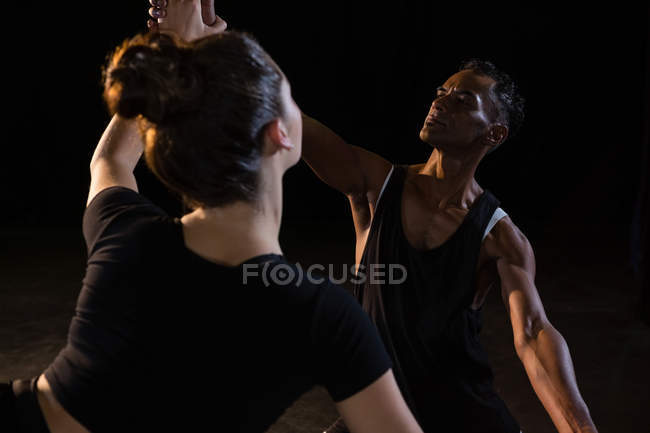 Ballet partners practicing ballet dance in stage — Stock Photo