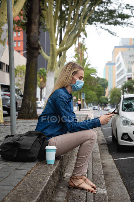 Side view close up of a caucasian woman wearing face mask against air pollution and covid19 coronavirus. — Stock Photo