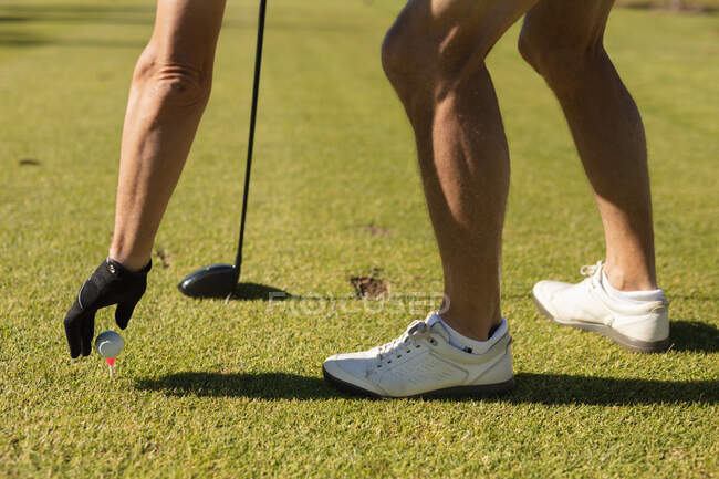 Man placing a golf ball on the green. Golf sports hobby, healthy retirement lifestyle. — Stock Photo