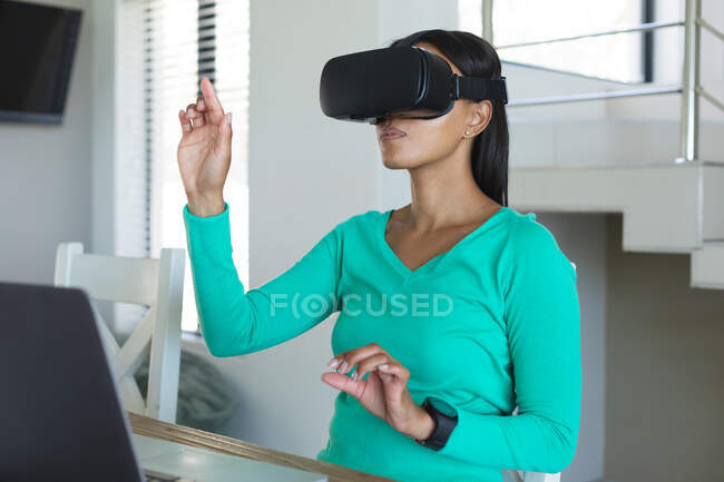 African american woman using vr headset at home. staying at home in self isolation in quarantine lockdown — Stock Photo