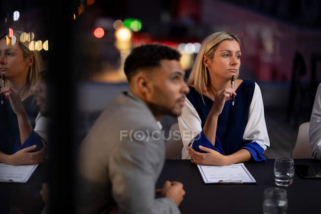 Diverse group of business colleagues working at night having meeting. working late in business at a modern office. — Stock Photo