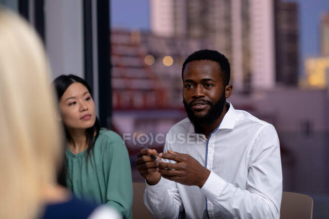 Diverse group of business colleagues working at night having meeting. working late in business at a modern office. — Stock Photo