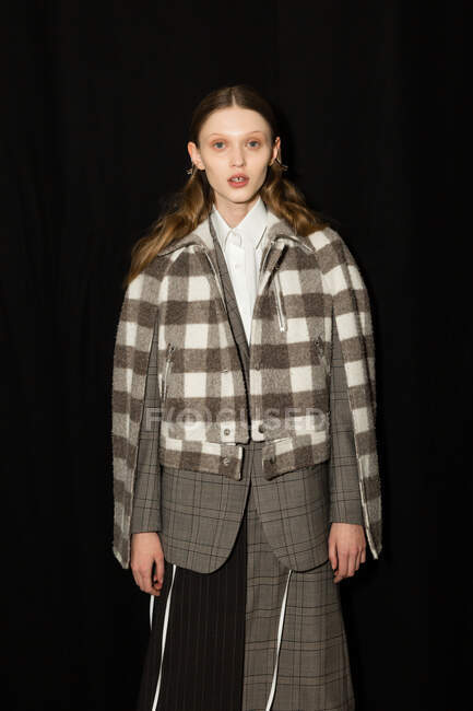 MILAN, ITALY - FEBRUARY 23: Gorgeous model poses in the backstage just before Simona Marziali show during Milan Women's Fashion Week on FEBRUARY 23, 2020 in Milan. — Stock Photo