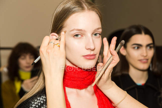 MILAN, ITALY - FEBRUARY 19: Gorgeous model poses in the backstage just before Marco Rambaldi show during Milan Women's Fashion Week on FEBRUARY 19, 2020 in Milan. — Stock Photo