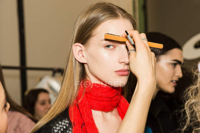 MILAN, ITALY - FEBRUARY 19: Gorgeous model poses in the backstage just before Marco Rambaldi show during Milan Women's Fashion Week on FEBRUARY 19, 2020 in Milan. — Stock Photo