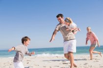 Family enjoying vacations on the beach — Stock Photo