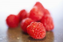 Close-up of fresh red raspberries in heap — Stock Photo