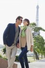 Couple moving up steps with the Eiffel Tower on background, Paris, Ile-de-France, France — Stock Photo