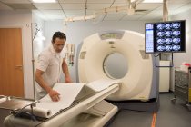 Male doctor preparing medical MRI scanner in hospital — Stock Photo