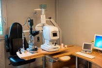 Eye test equipment in a laboratory — Stock Photo