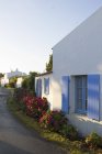 Vista panoramica di edifici bianchi in Francia — Foto stock