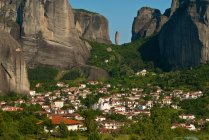 Europe, Grece, Plain of Thessaly, Valley of Penee, World Heritage of UNESCO since 1988, Orthodox Christian monasteries of Meteora perched atop impressive gray rock masses sculpted by erosion, the village of Kastraki — Stock Photo
