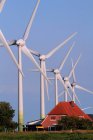 Alemania, molino de viento eléctrico - foto de stock