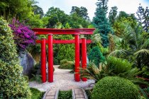 Insel Madeira, japanischer Bereich des tropischen Gartens Monte Palace, torii — Stockfoto