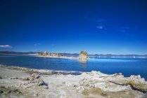 Formations de tuf à Mono Lake, Californie, États-Unis — Photo de stock