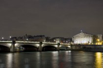 Frankreich, Paris, Concorde Bridge und Palais Bourbon (Nationalversammlung), nachts. — Stockfoto